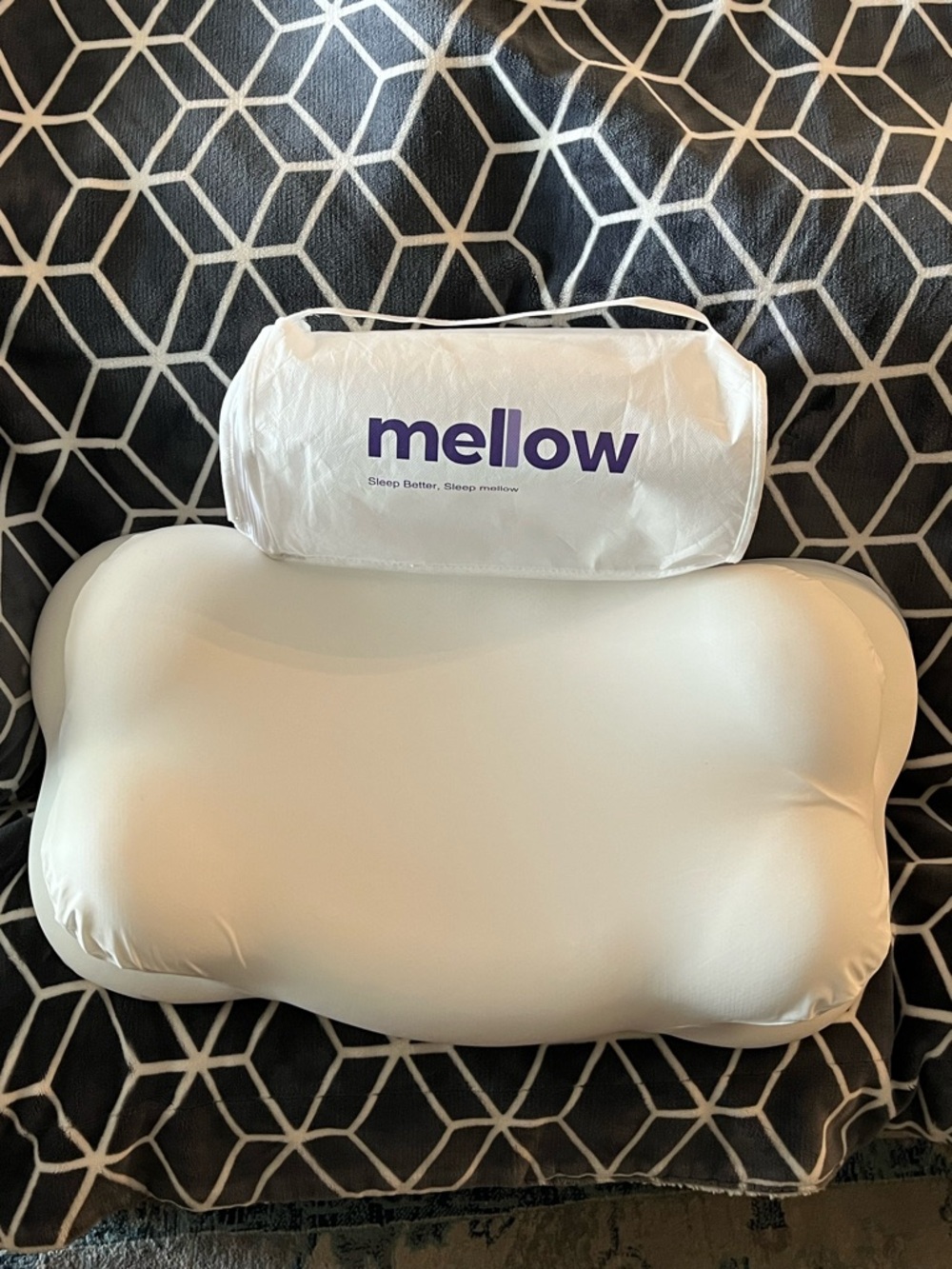 NWOT Mellow (2) CloudAlign Standard Pillow. Retails $200 ($100 each)